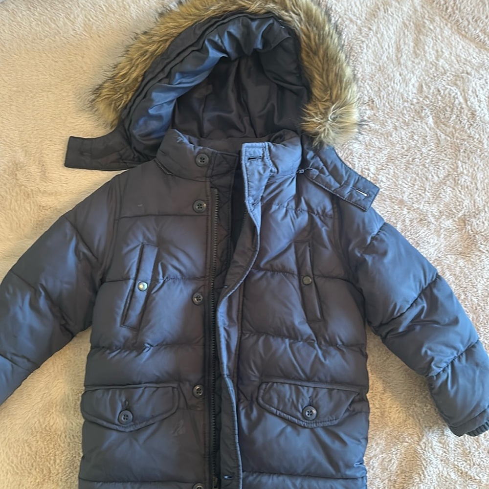 Beautiful jacket worn twice, excellent condition, removable hood